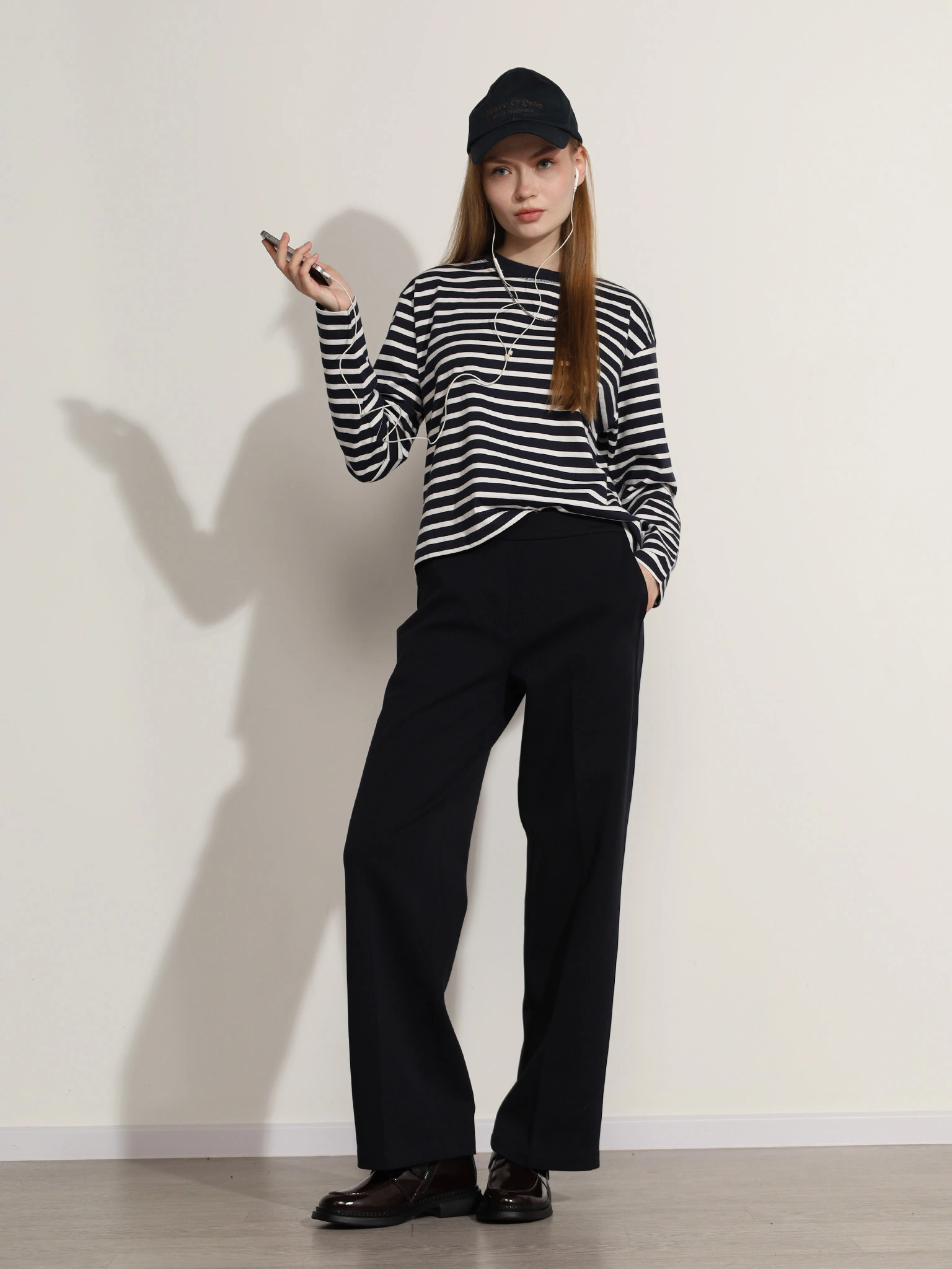 Брюки трикотажные темно-синего цвета из смесового хлопка